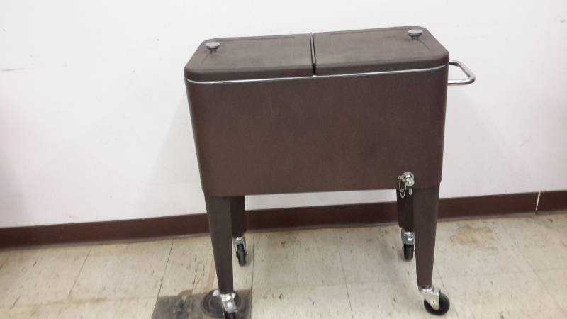 lot 29 image: Patio cooler