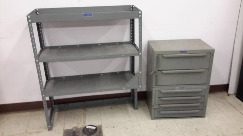 lot 32 image: Service vehicle storage shelf