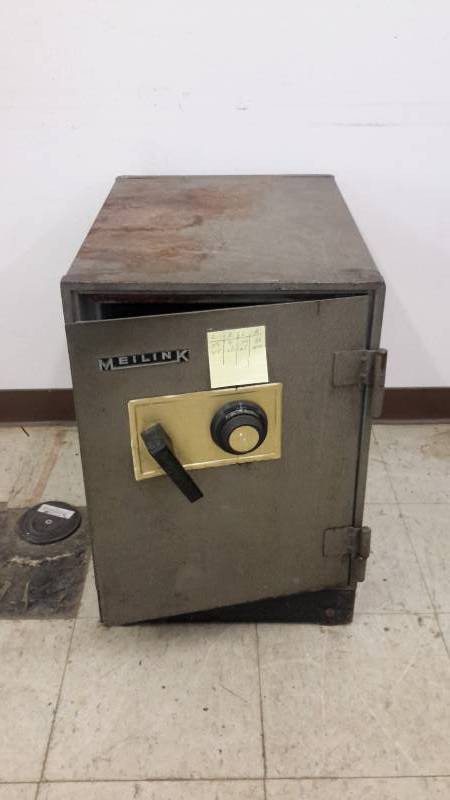 lot 36 image: Safe