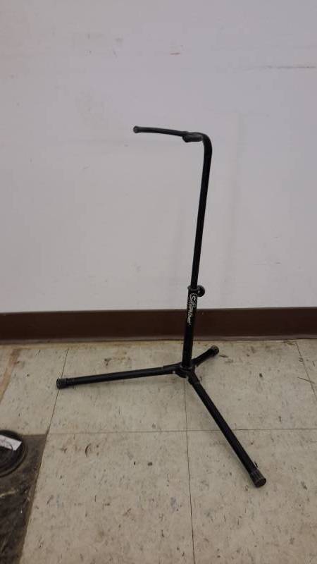 lot 46 image: Music stand