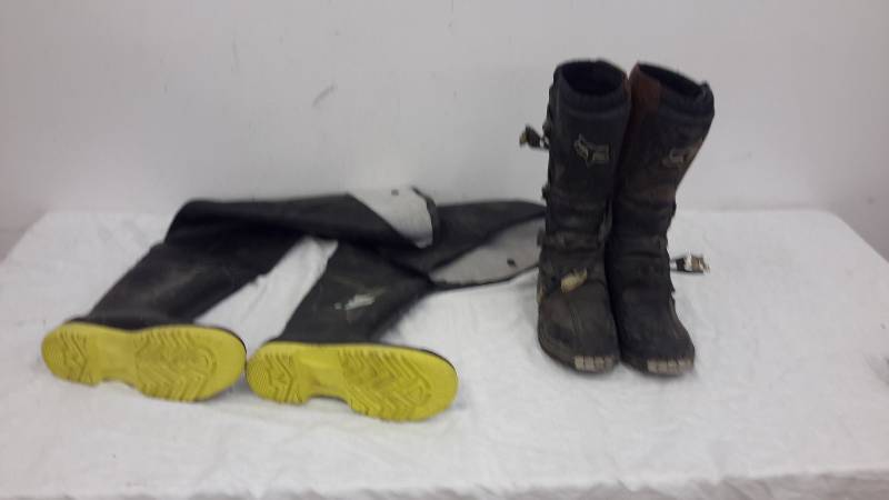 lot 56 image: Steel toe water boots and off-road tracker