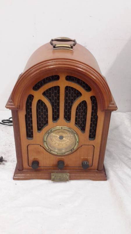 lot 59 image: Radio and heater