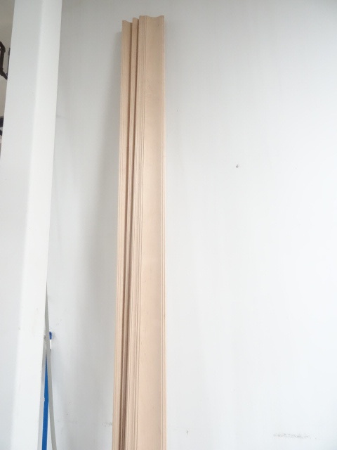 10 crown molding. Maple. 6 wide. ...