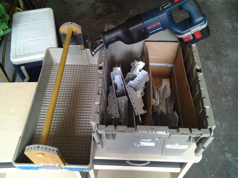 lot 12 image: Tool Caddy & 24 Volt Bosch Saws All & Box Of Framing Brackets