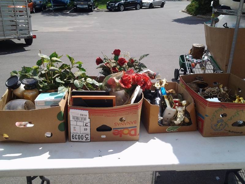 lot 14 image: 4-Boxes Of House Hold Decor