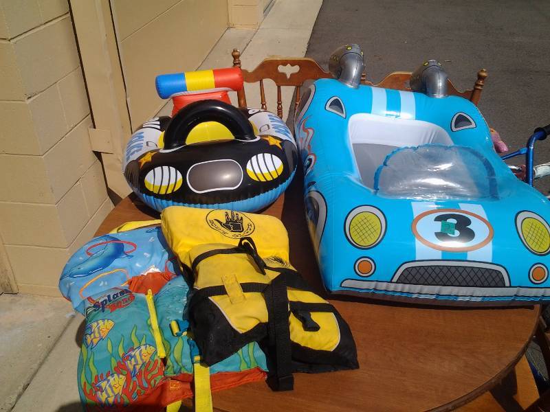 lot 2 image: 2-Inflatable Kiddie Boats & 2-Life Jackets