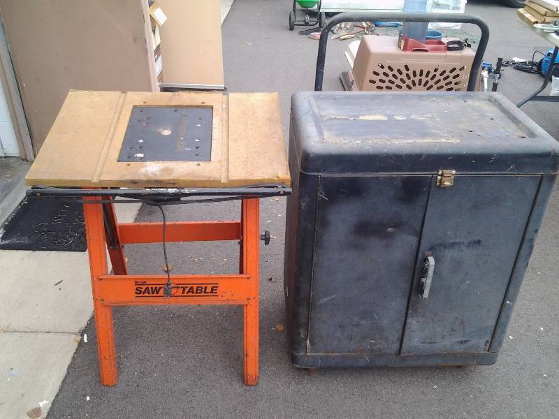 lot 22 image: Rolling Tool Cabinet, Saw Table