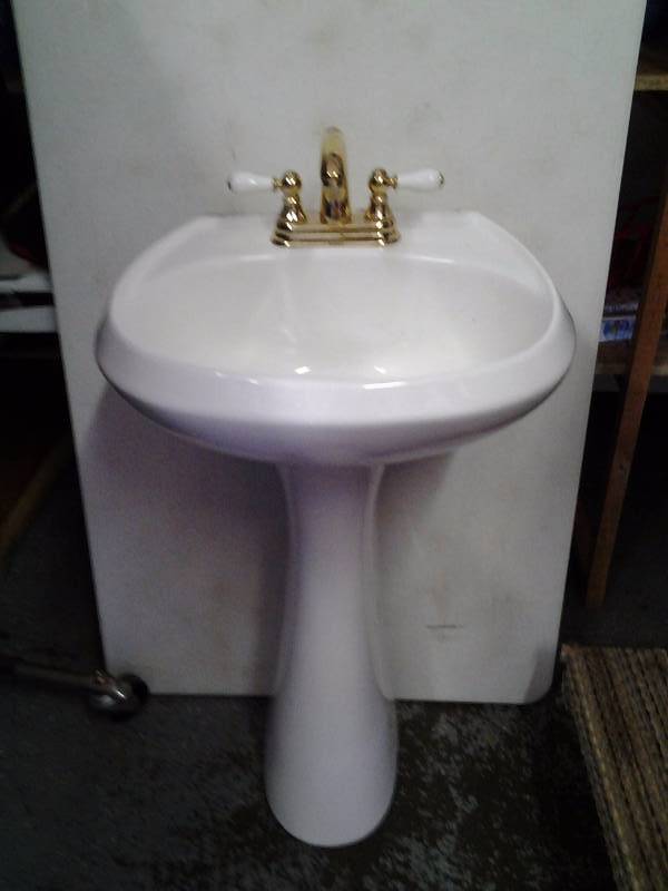 lot 38 image: Pedestal Sink With Faucet 33x20