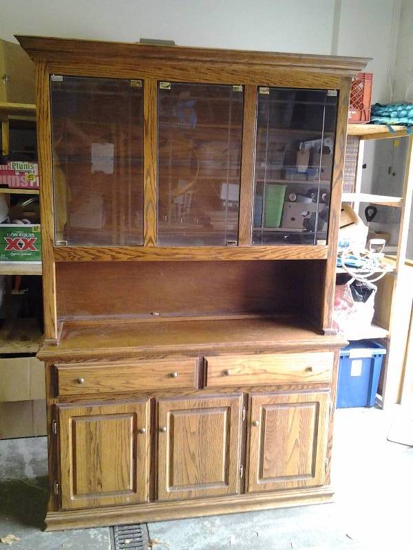 lot 39 image: 2-Piece Lighted Oak Hutch With Glass Doors