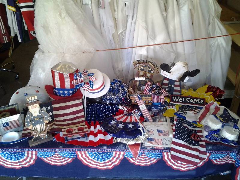 lot 41 image: Large Lot Of Patriotic Party & Parade Decorations