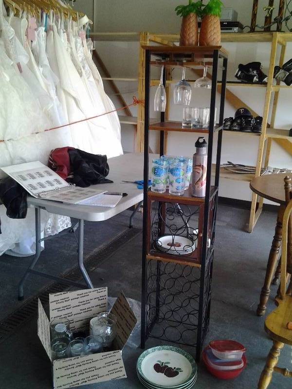 lot 44 image: Goblet & Wine Shelf With Box Of Assorted Dishes & Misc Glasses