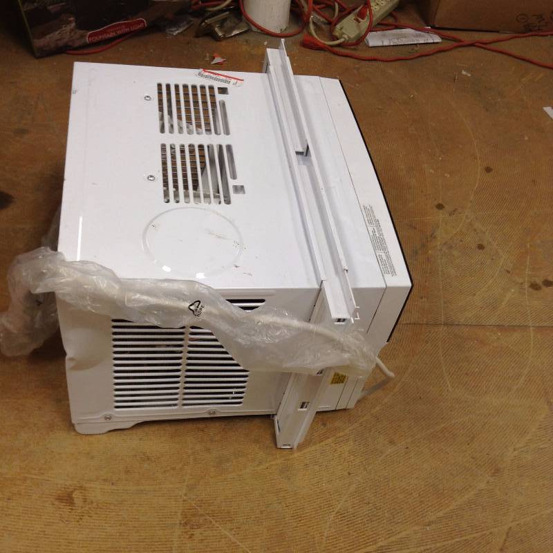 Kenmore 6,000-BTU Room Air Conditioner Window Unit in good working condition dented on side
