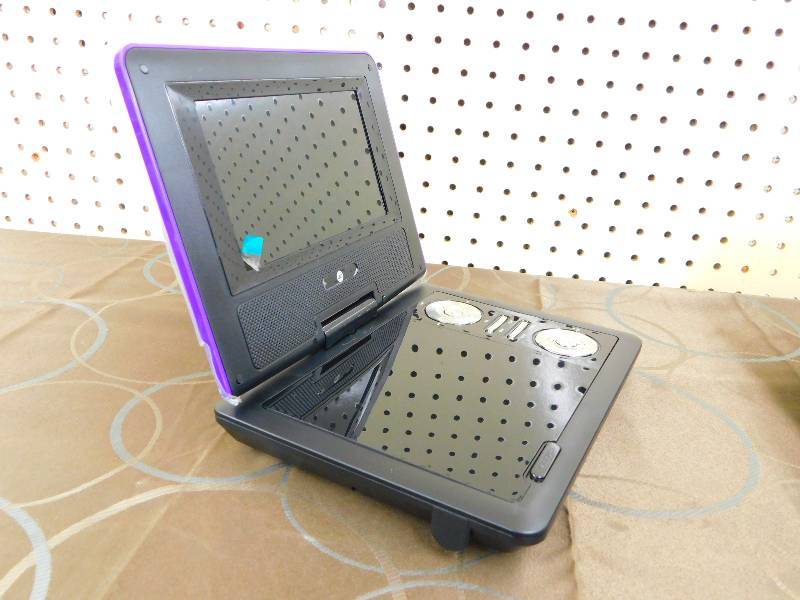 PORTABLE DVD 7 LCD SCREEN, Remote w Dual Headphones, Purple, MSRP $79.99