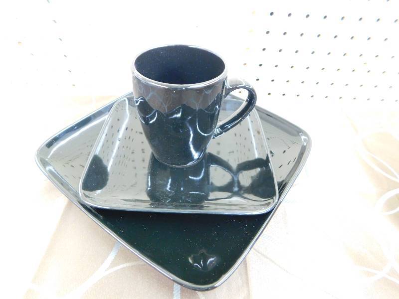 alcove 16p Sq Dinnerware-Black, MSRP $49.99