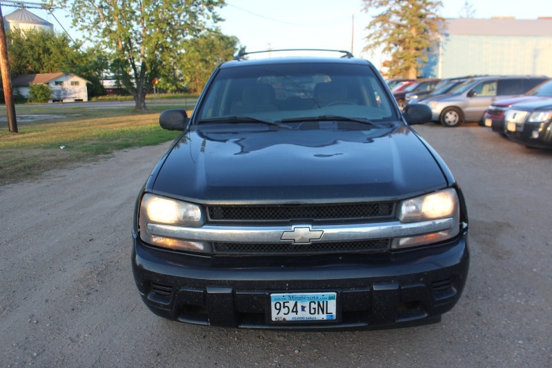 lot 1727 image: 2004 Chevrolet TrailBlazer