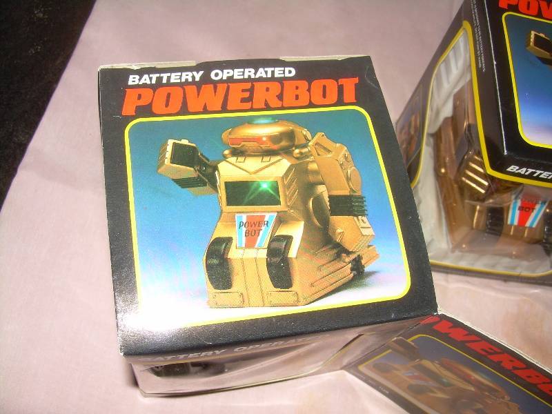 lot 3 image: 3 BATTERY OPERATED POWER BOTS