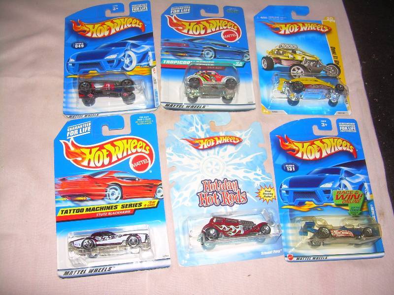 lot 4 image: 6 COLLECTIBLE HOT WHEELS