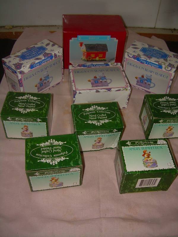 lot 15 image: TRAIN TEAPOTS , BARN , TRINKET BOXES