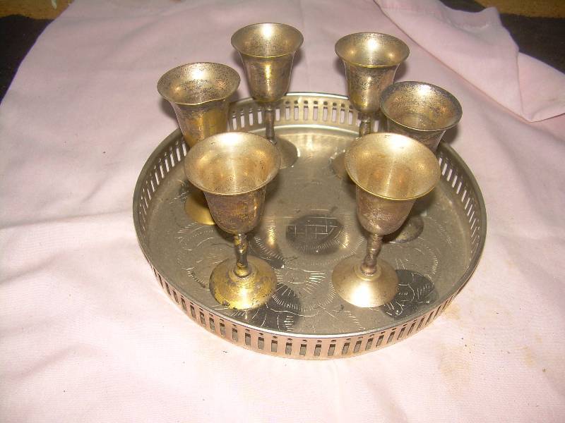 lot 20 image: 6 SILVER CHALASIS AND HOLDER FROM INDIA