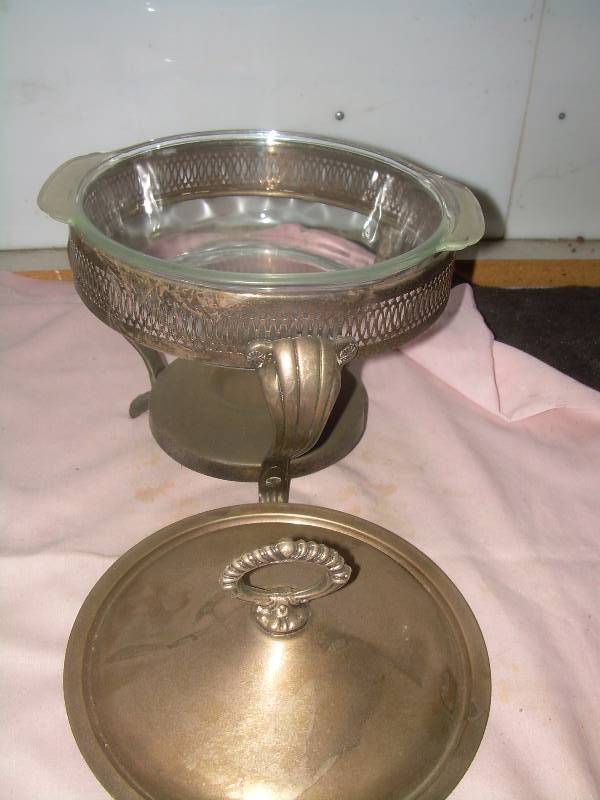 lot 22 image: ANTIQUE BOWL AND HOLDER