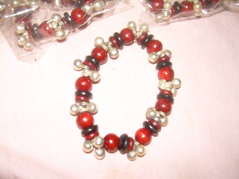lot 28 image: 12 BRACELETS