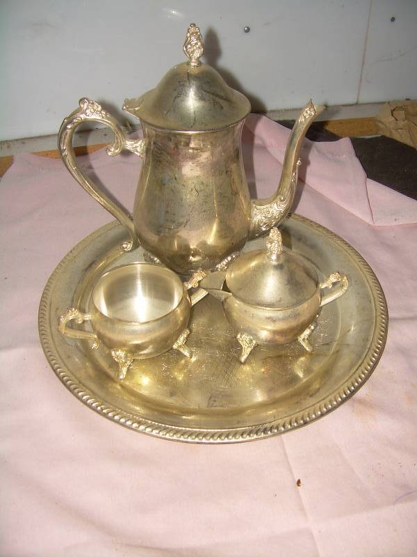 lot 35 image: VINTAGE TEA SET