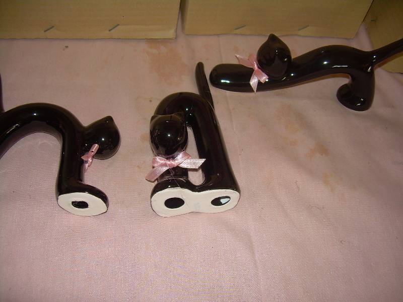 lot 41 image: BLACK CAT FIGURES , VICTORIAL DOG FIGURENES
