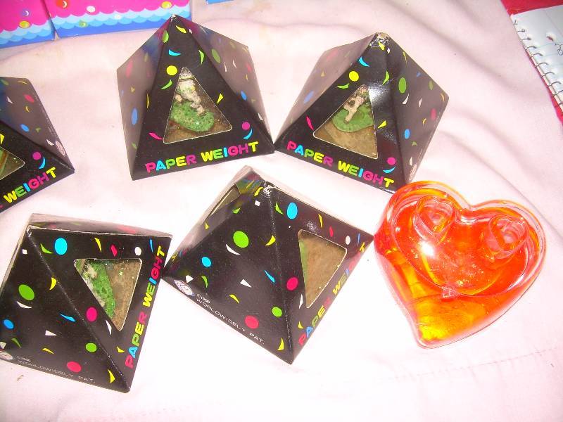 lot 46 image: PAPER WEIGHTS, HEART SHAPED PEN HOLDERS