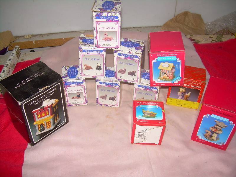 lot 48 image: ZOO PETS ETC.