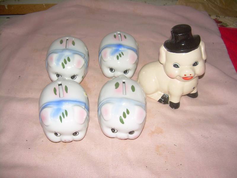 lot 50 image: 5 COLLECTIBLE PIGGY BANKS