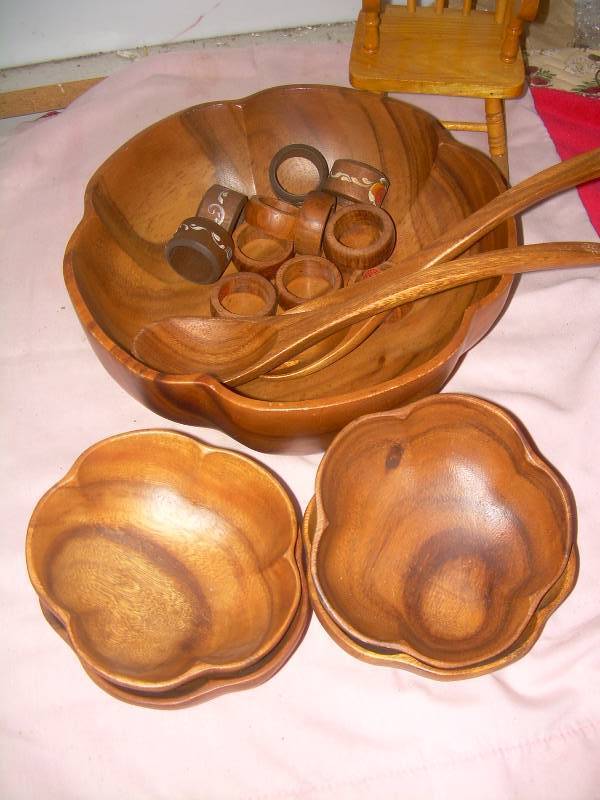 lot 57 image: WOODEN SALAD BOWLS AND NAPKIN RINGS AND ROCKING CHAIR