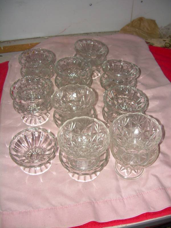 lot 58 image: 17 CRYSTAL YOGURT CUPS