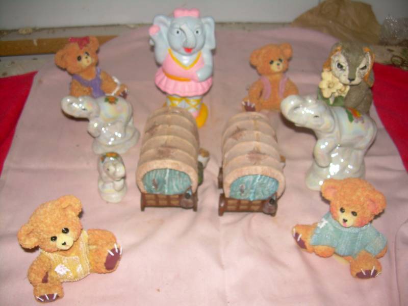 lot 59 image: 2 HEAVY COVERED WAGONS , ELEPHANTS , BEARS