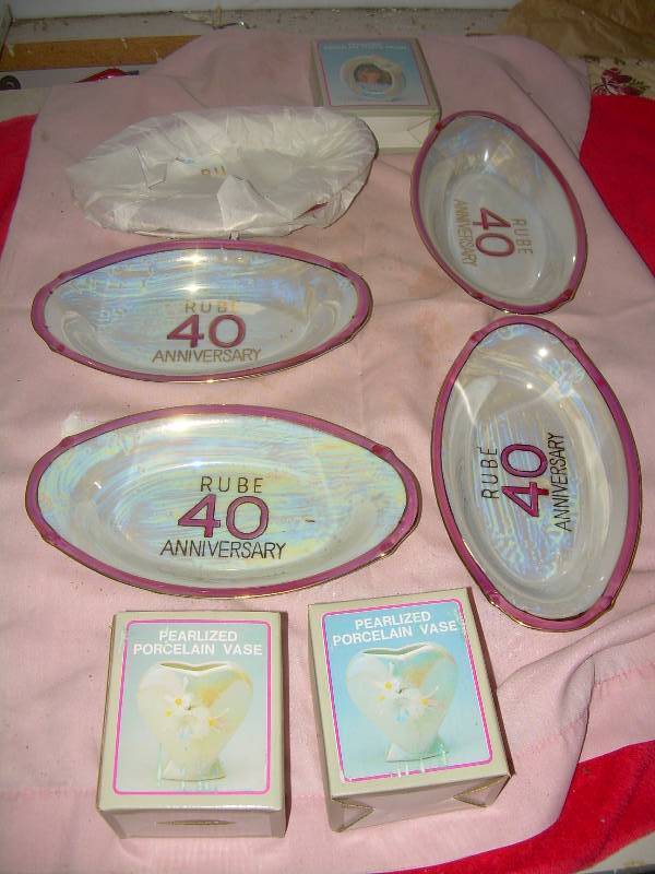 lot 62 image: 6 40TH ANNIVERSARY PLATTERS , VASES AND PHOTO FRAMES