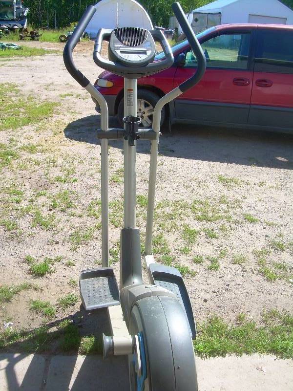 lot 74 image: ELIPTICLE STRIDE STEP MACHINE