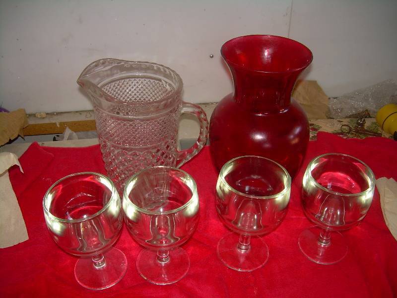 lot 75 image: COLLECTIBLE GLASSWEAR