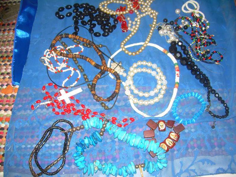 lot 82 image: BEADED JEWLERY