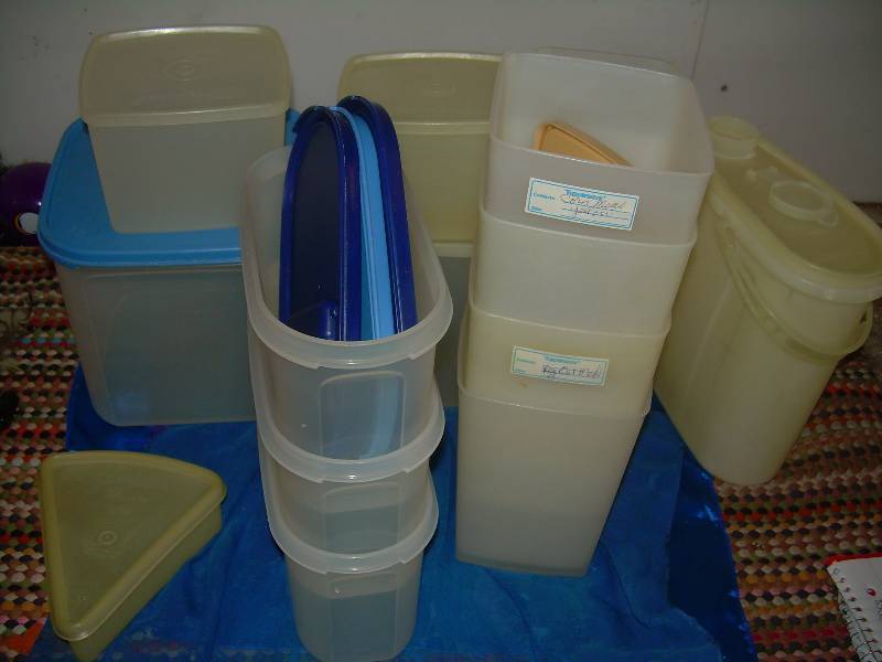 lot 91 image: TUPPERWARE