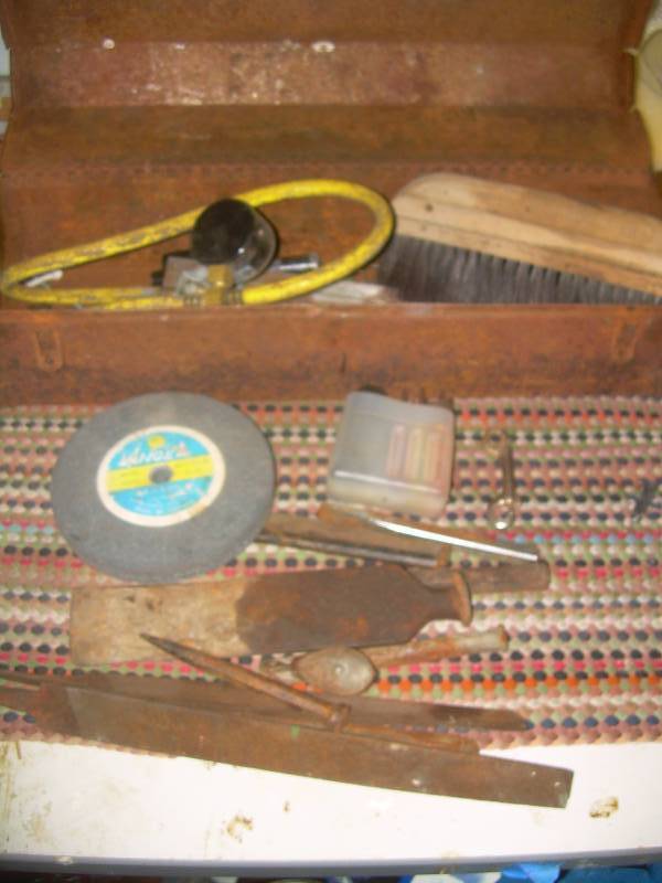 lot 128 image: VINTAGE METAL TOOL BOX AND MISC TOOLS
