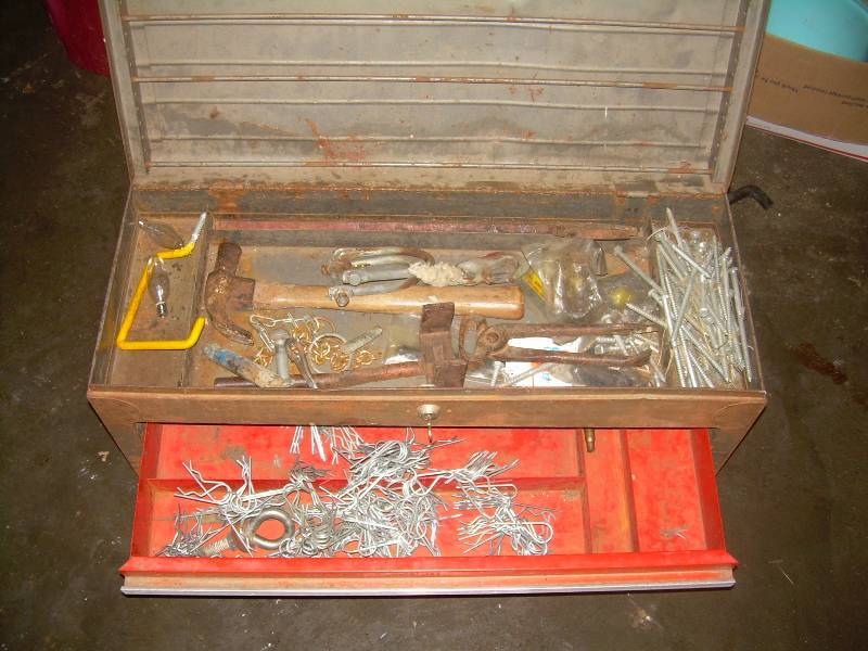 lot 129 image: LG CRAFTSMAN TOOL BOX
