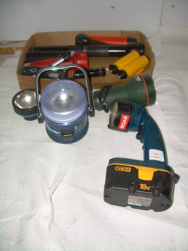 lot 147 image: MULTIPLE FLASHLIGHT
