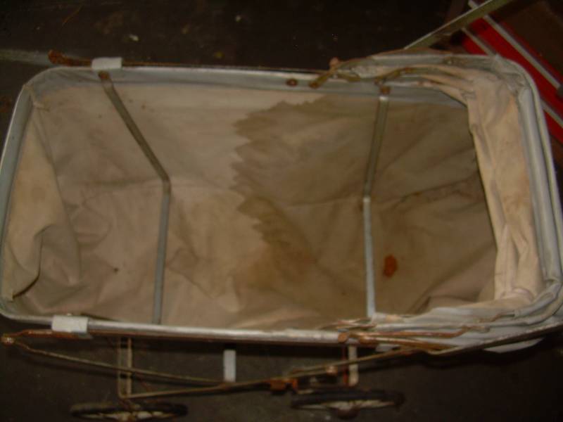 lot 149 image: ANTIQUE BABY STROLLER