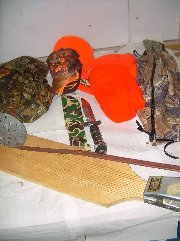 lot 154 image: HUNTING AND FISHING ITEMS