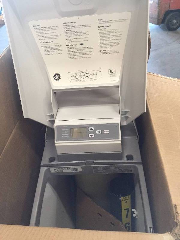 GE 30,400 Grain Water Softner GXSF30V hair line  nick on top never used