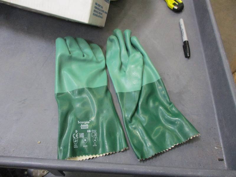 Green Chemical Gloves