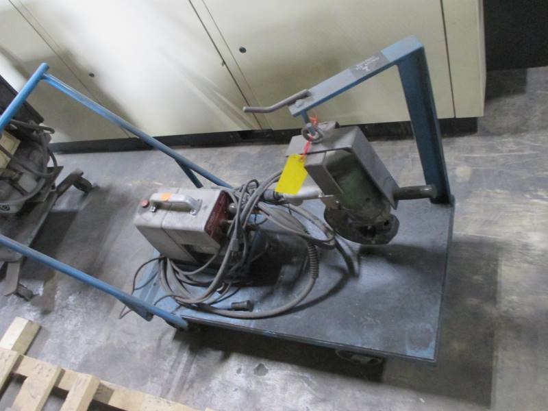 lot 5 image: Nitto Kohki Whitney Portable Punch