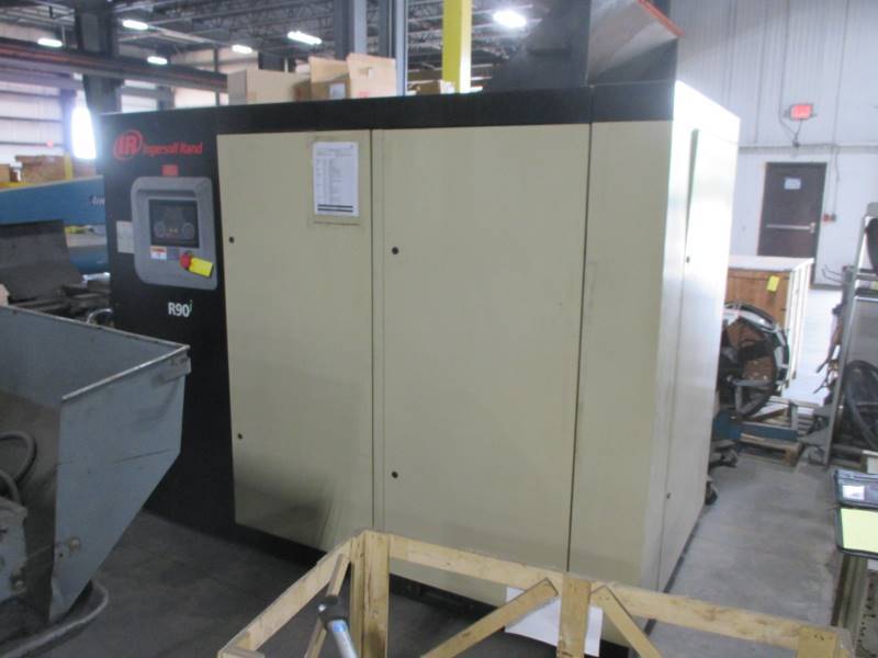 lot 8 image: Ingersoll Rand Air Compressor