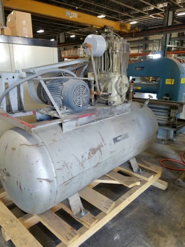 lot 4 image: Army Surplus Air Compressor