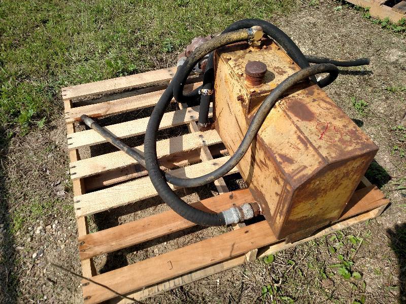 lot 28 image: Sump Tank with Pump, 24x14x9...