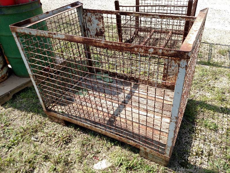 lot 35 image: Wire Box 48x31x32...